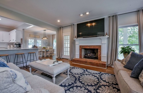 Taylorville Casa | Bama Farmhouse - Beautiful Pool Area!