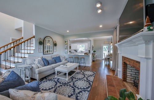 Taylorville Casa | Bama Farmhouse - Beautiful Pool Area!