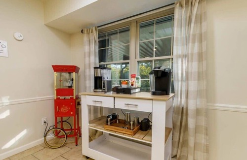 Northport Casa | Bama Ranch | 4 Miles to Stadium | Sleeps 8