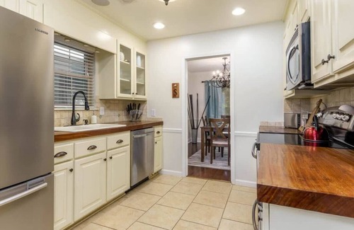 Northport Casa | Bama Ranch | 4 Miles to Stadium | Sleeps 8