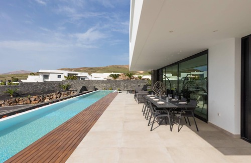 Puerto Calero Villa | Bamanija | Una increíble villa de 5 dormitorios en Puerto Calero