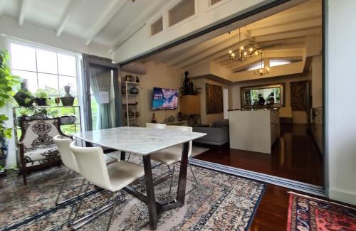 Arncliffe Casa | Bamboo House, Close to the City & Airport & Train station and Brighton Le Sands Beach
