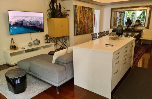 Arncliffe Casa | Bamboo House, Close to the City & Airport & Train station and Brighton Le Sands Beach