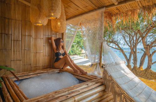 Koh Lan Hotel | Bamboo Seaview Koh Larn Hottub Terrace No2 Second Floor