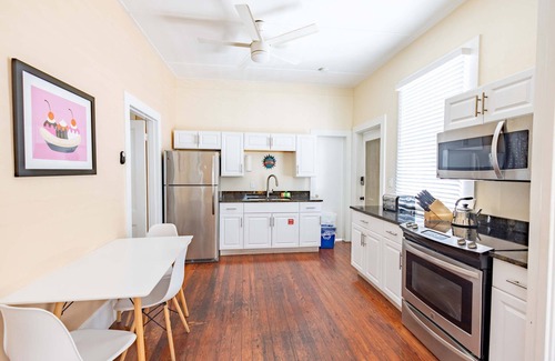 Historic Seaport Apartamento | Banana Split by Brightwild Pool Grill