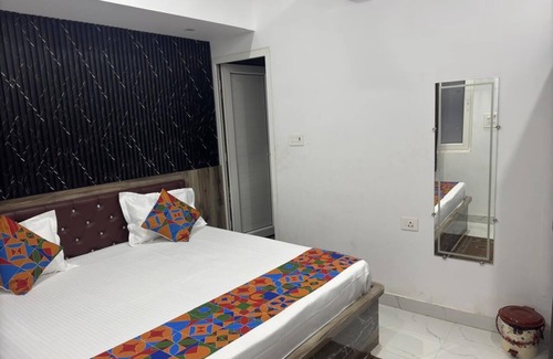 Lanka Hotel | Banarasi Kothi