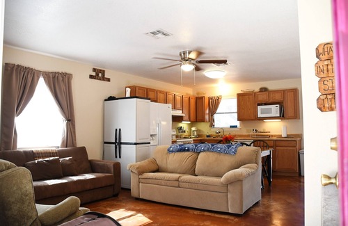 Pipe Creek Casa | Bandera/Pipe Creek House on Medina River-Large Deck with beautiful view