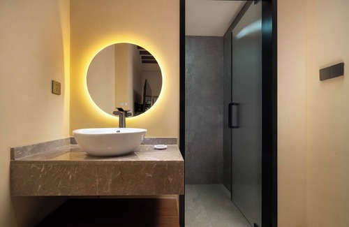 Shangri-La Hotel | Bandu Oxygen Supply Homestay