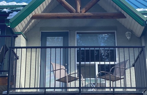 Harvie Heights Casa | Banff Beautiful Townhouse free parking at the foot of Rocky Mountains