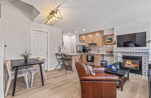 Harvie Heights Casa | Banff Boundary Lodge/2BR 1.5BT/AC/Hot tub