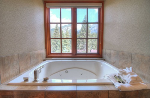 Banff Hotel | Banff Caribou Lodge and Spa