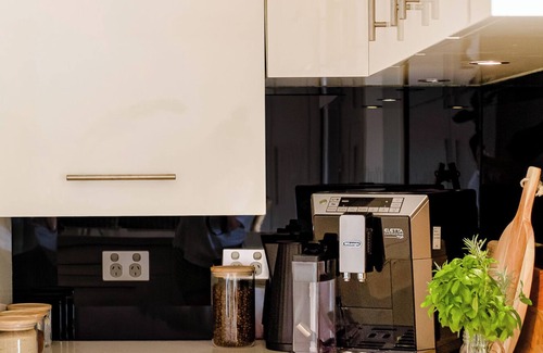 Frankston South Casa | Bangalay Palms 4BR with Pool