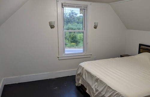 Bangor Casa | Bangor home minutes from airport