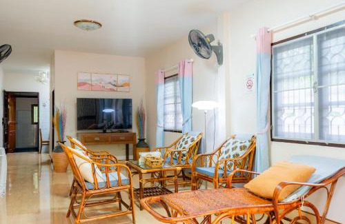 Phongprasan Casa | Bangsaphan Paradise Brown House