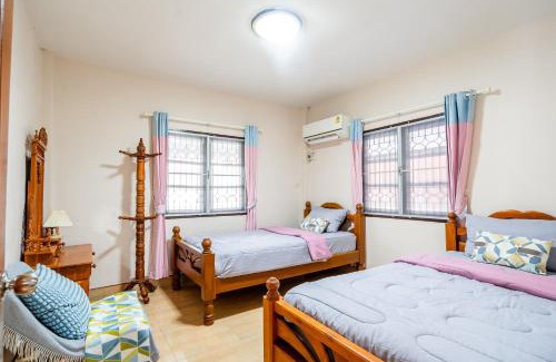 Phongprasan Casa | Bangsaphan Paradise Brown House
