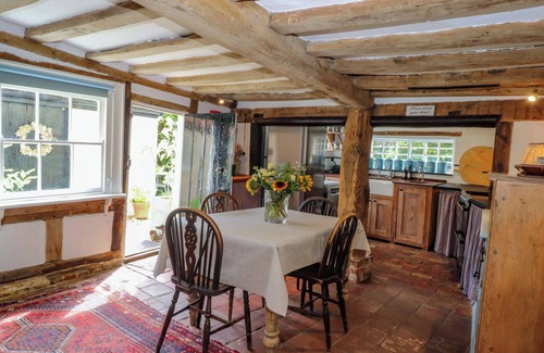 Hingham Cabaña | BANK HOUSE, pet friendly, character holiday cottage in Hingham