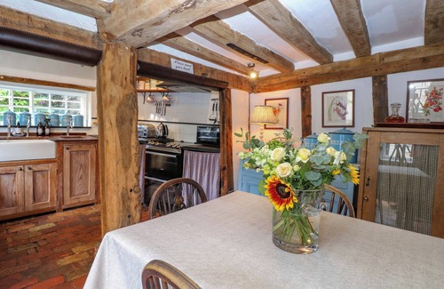 Hingham Cabaña | BANK HOUSE, pet friendly, character holiday cottage in Hingham