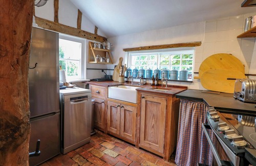 Hingham Cabaña | BANK HOUSE, pet friendly, character holiday cottage in Hingham