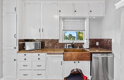 Bankers Hill Apartamento | Bankers Hill Hideaway with AC Views and Parking