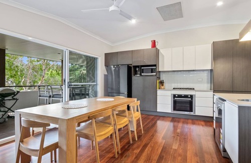 Point Lookout Casa | Banksia Beach House | 3 bed 2.5 Bath | sleeps 6
