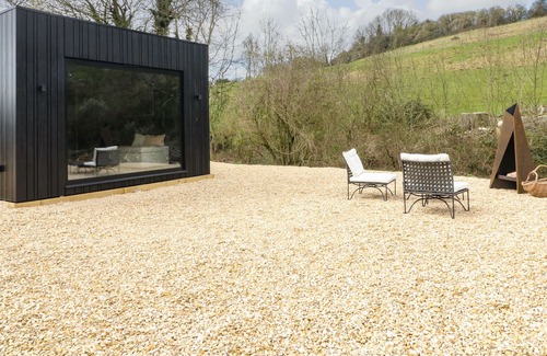 Whittington Cabaña | BANTAM HOUSE 1, romantic, with a garden in Cheltenham