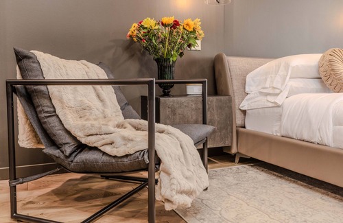 Chester Casa | Banya, Hot Tub, Pool and Sauna! Relax in Nature!