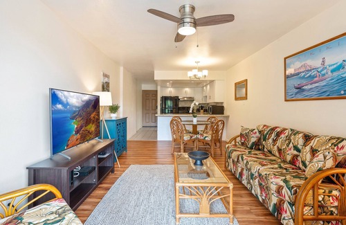 Nawiliwili Condominio | Banyan Harbor #F71, Walk to Beach, Wifi, AC, Pool, Parking, Laundry
