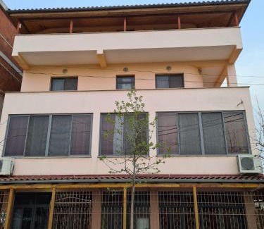 Kamez Casa | Bar Kafe Pjetri Guest House