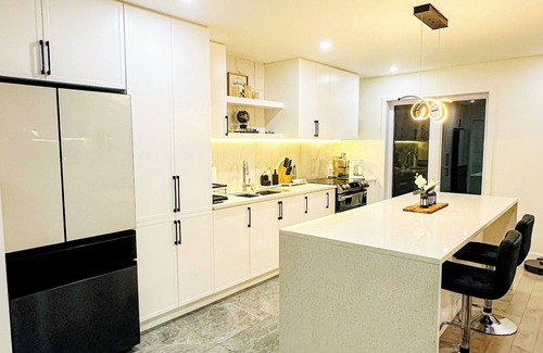 Saint-Hubert Casa | Baraqah Residence Gorgeous 5BD+2Prk Home 15min-MTL
