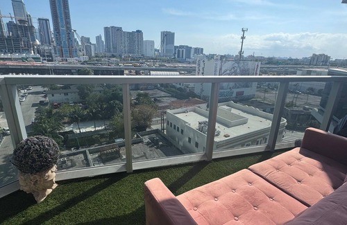 Edgewater Condominio | BarB&B A Pink Paradise Awaits