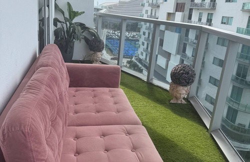 Edgewater Condominio | BarB&B A Pink Paradise Awaits