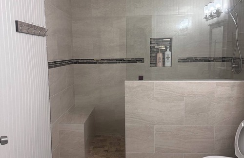 Maryvale Casa | Barb's Private Room/Bath/Entrance