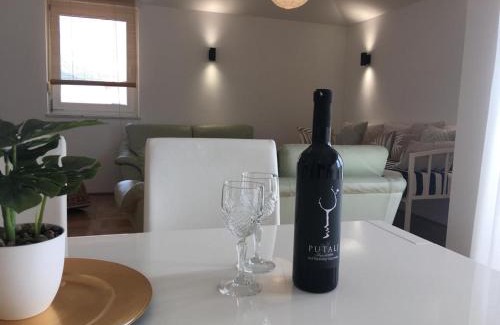 Kastel Stafilic Apartamento | Barba Luka, near beach, beautiful views