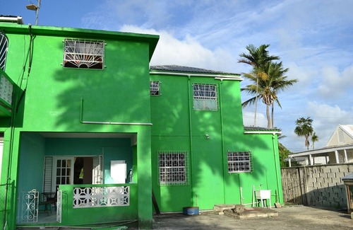 Brighton Apartamento | BARBADOS !!! The Perfect Holiday Getaway- Balihai Beach View Apt