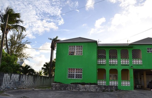 Brighton Apartamento | BARBADOS !!! The Perfect Holiday Getaway- Balihai Beach View Apt