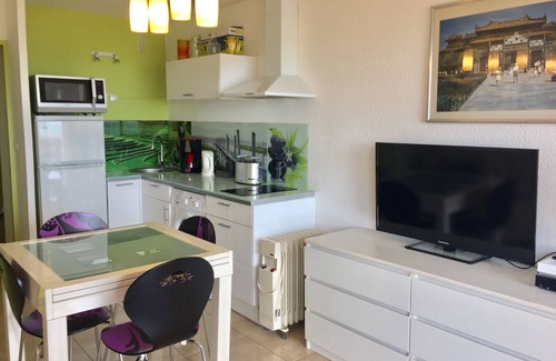 Le Barcares Apartamento | Apartamento de pie con vista panorámica al mar.