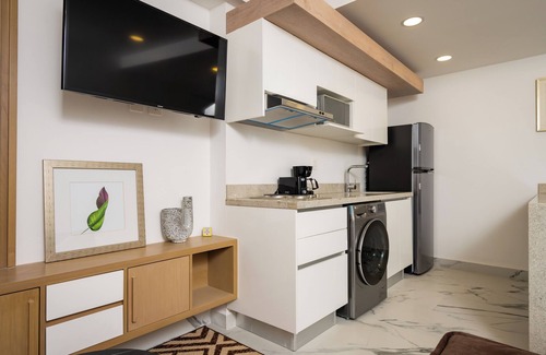 Centro de Cancún Hotel | Barcelona Condos Cancun