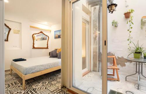 Sant Adria de Besos Apartamento | Barcelona Studios with private kitchen, toilet & shower 20min from the center 5min to the beach