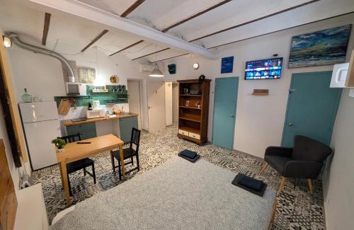 Sant Adria de Besos Apartamento | Barcelona Studios with private kitchen, toilet & shower 20min from the center 5min to the beach