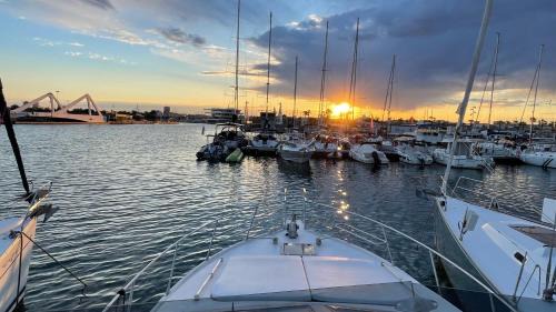 Poblats Maritims Alquiler De Eote | Barco Apartamento Playa Valencia