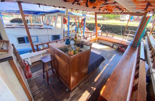 Mambucaba Alquiler De Eote | Barco Ilha dos Cocos passeios e pesca esportiva em Paraty