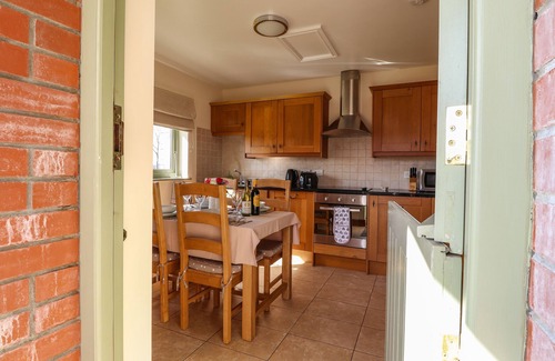 Golden Grove Casa | BARCUD COTTAGE, pet friendly, character holiday cottage in Llandeilo