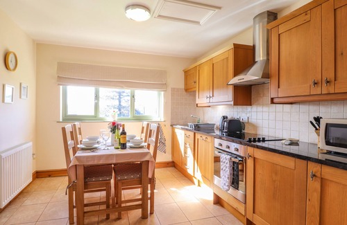 Golden Grove Casa | BARCUD COTTAGE, pet friendly, character holiday cottage in Llandeilo