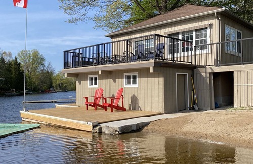 Bobcaygeon Cabaña | Barefoot Beach on Pigeon Lake