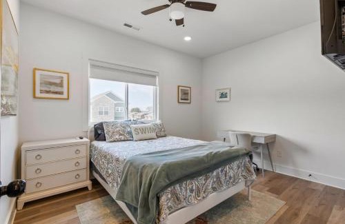 Winchester Casa | Barefoot Breeze wPool Fireplace