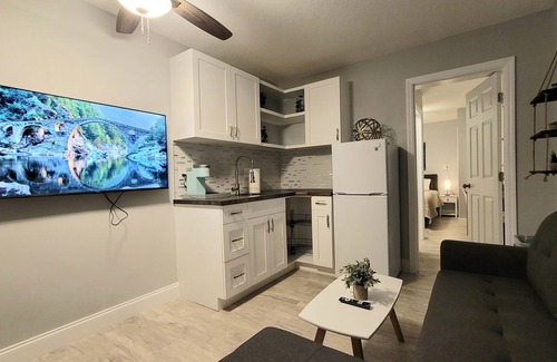 East Ocean Ave Hotel | Barefoot Mailman Inn & Suites