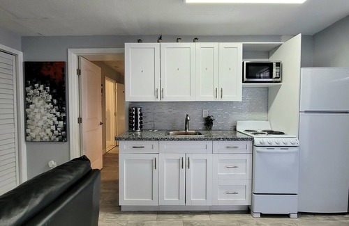East Ocean Ave Hotel | Barefoot Mailman Inn & Suites