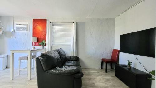 East Ocean Ave Hotel | Barefoot mailman motel