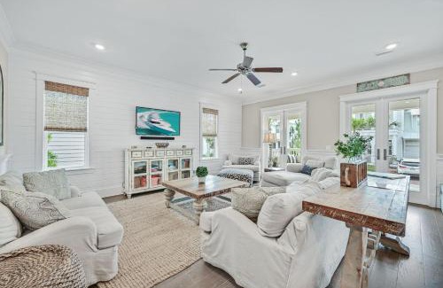 Santa Rosa Beach Casa | Barefoot Paradise by AvantStay Walk to Beach Pool Bikes