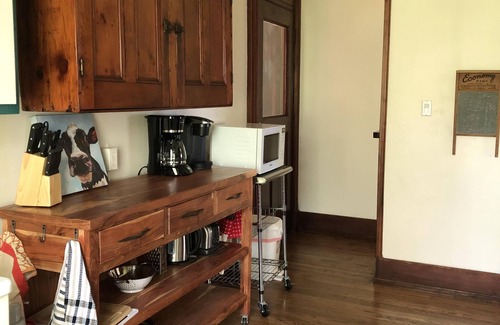 Kingsville Cabaña | BarefootonPelee: Stonehouse